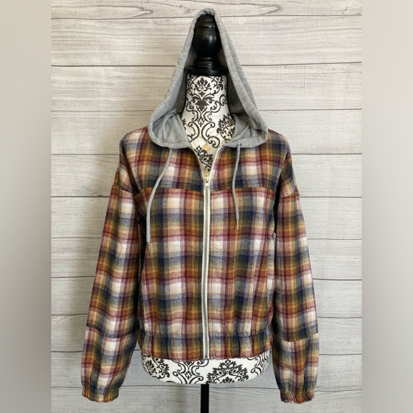 New Look Tops - NEW LOOK | NWT Women’s Plaid Cropped Zip Up Hoodie